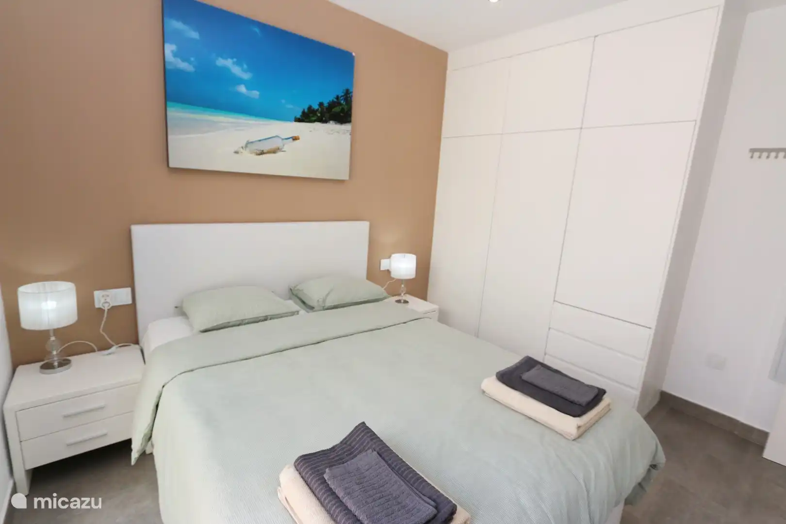 Schlafzimmer mit Doppelbett