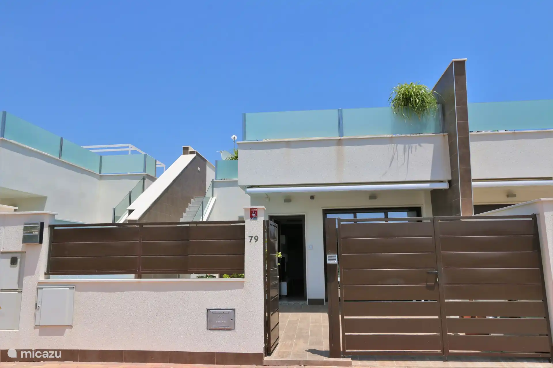 Moderner Bungalow mit privatem Pool