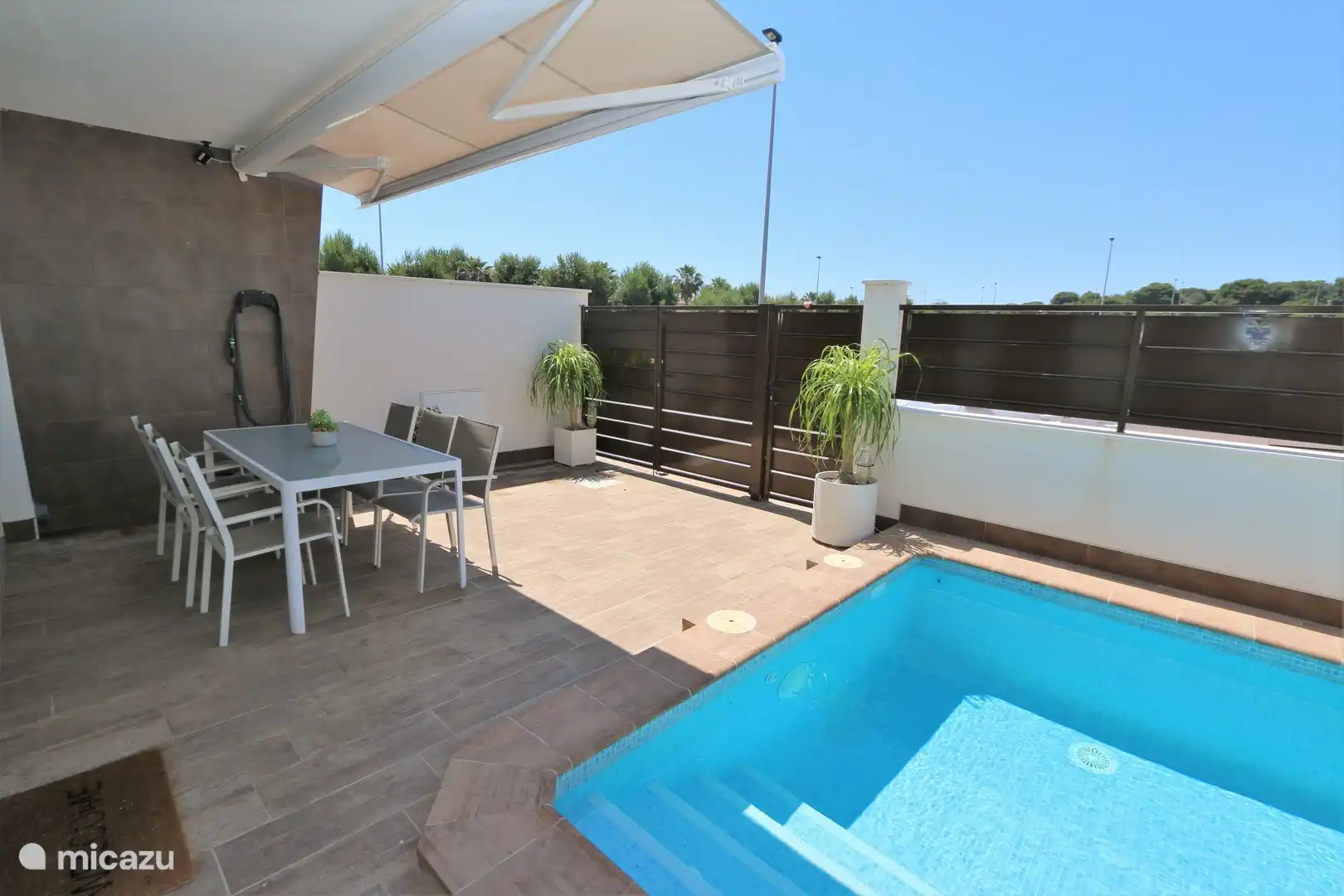 Moderner Bungalow mit privatem Pool