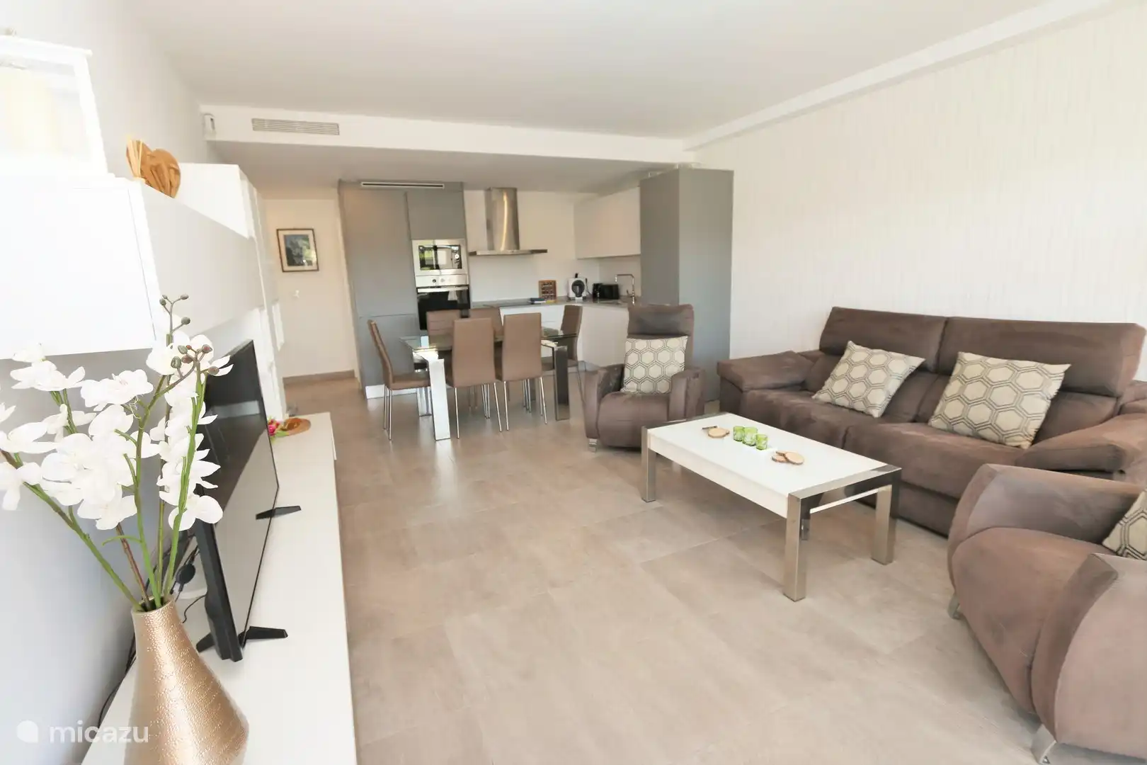 Geräumiges Wohnzimmer