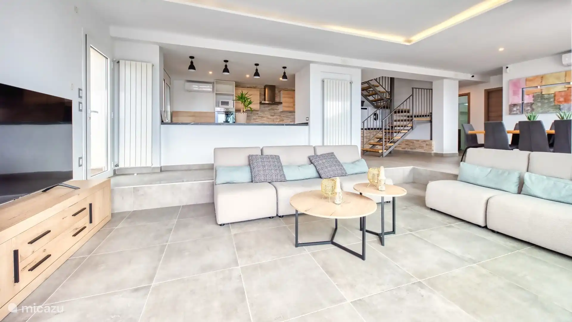 Treat yourself to a holiday in this luxury holiday home with spectacular views!