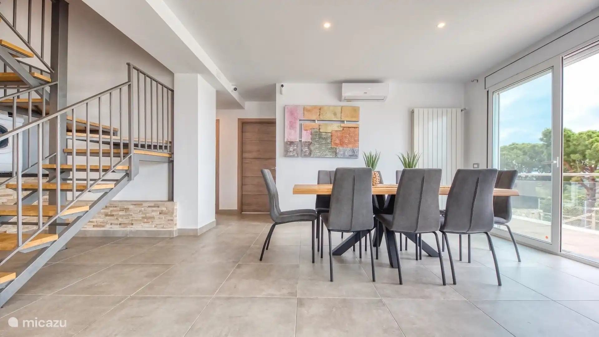 Treat yourself to a holiday in this luxury holiday home with spectacular views!