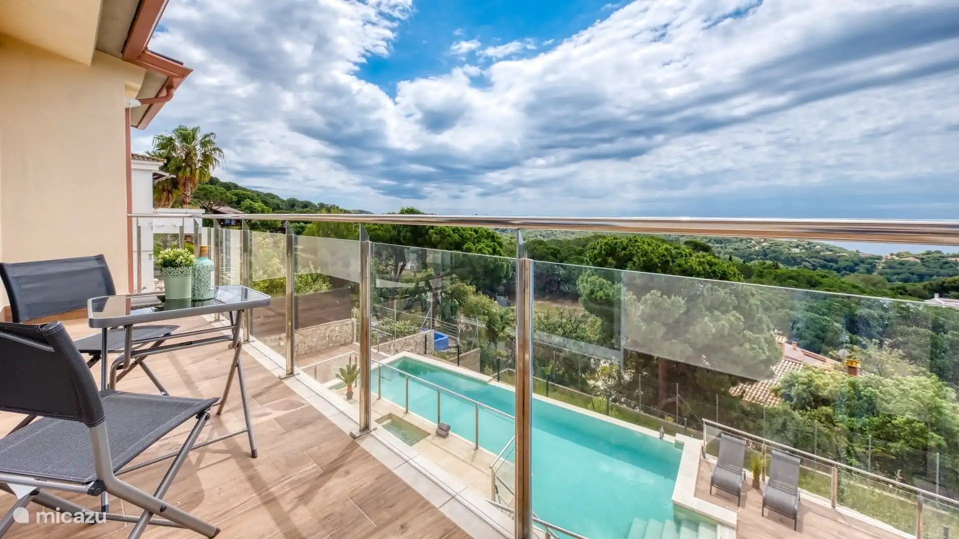 Treat yourself to a holiday in this luxury holiday home with spectacular views!