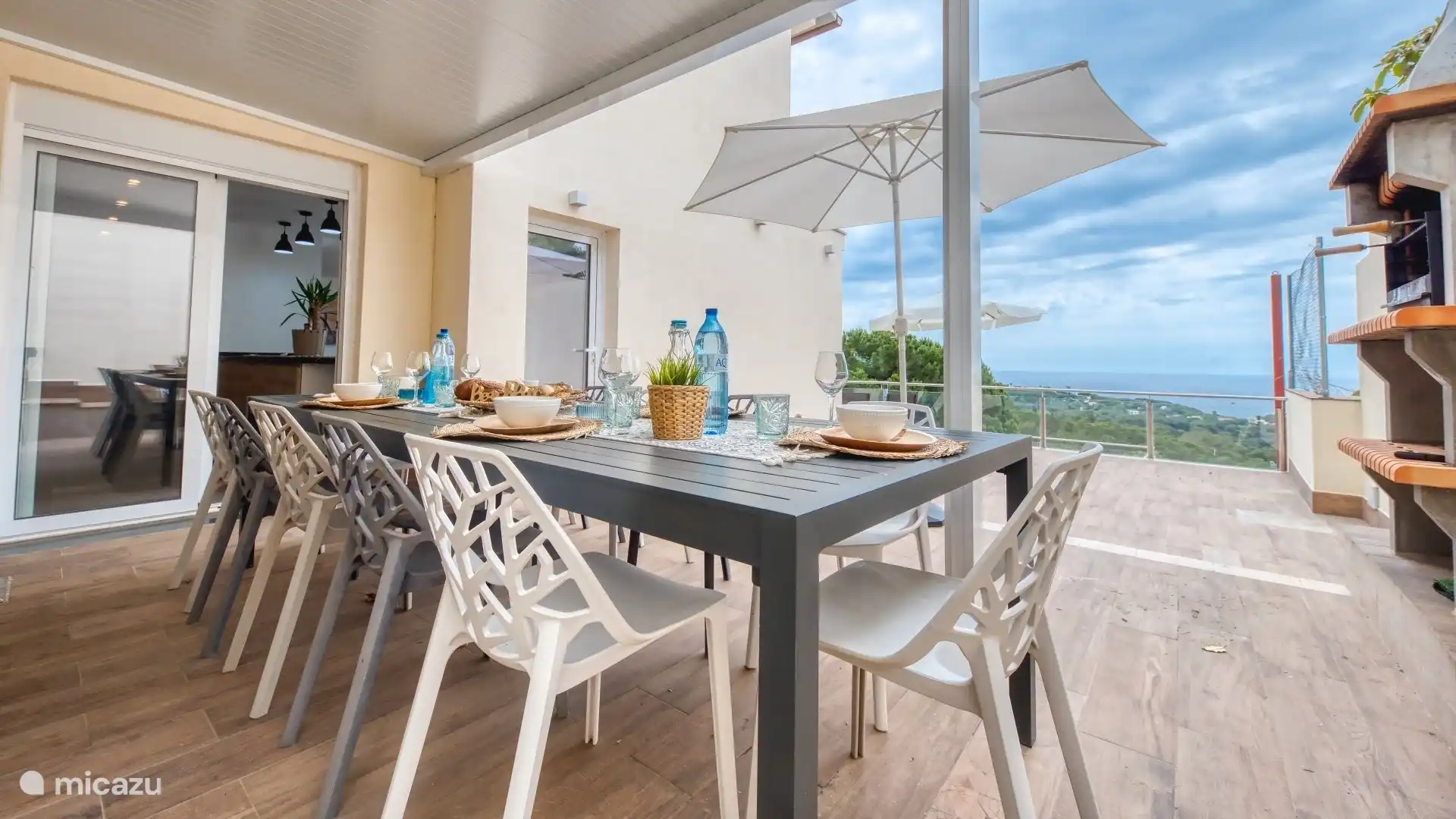 Treat yourself to a holiday in this luxury holiday home with spectacular views!