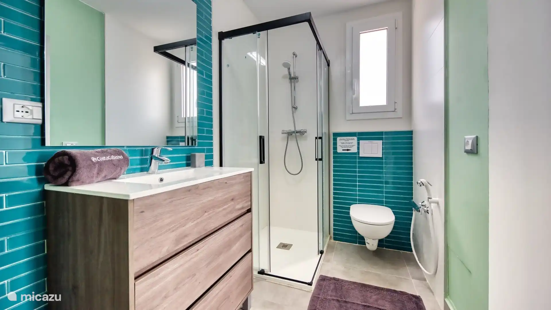 Treat yourself to a holiday in this luxury holiday home with spectacular views!