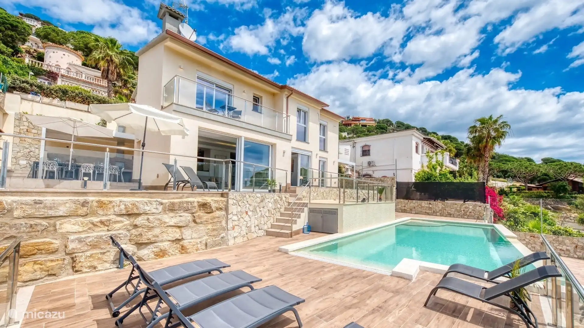 Treat yourself to a holiday in this luxury holiday home with spectacular views!