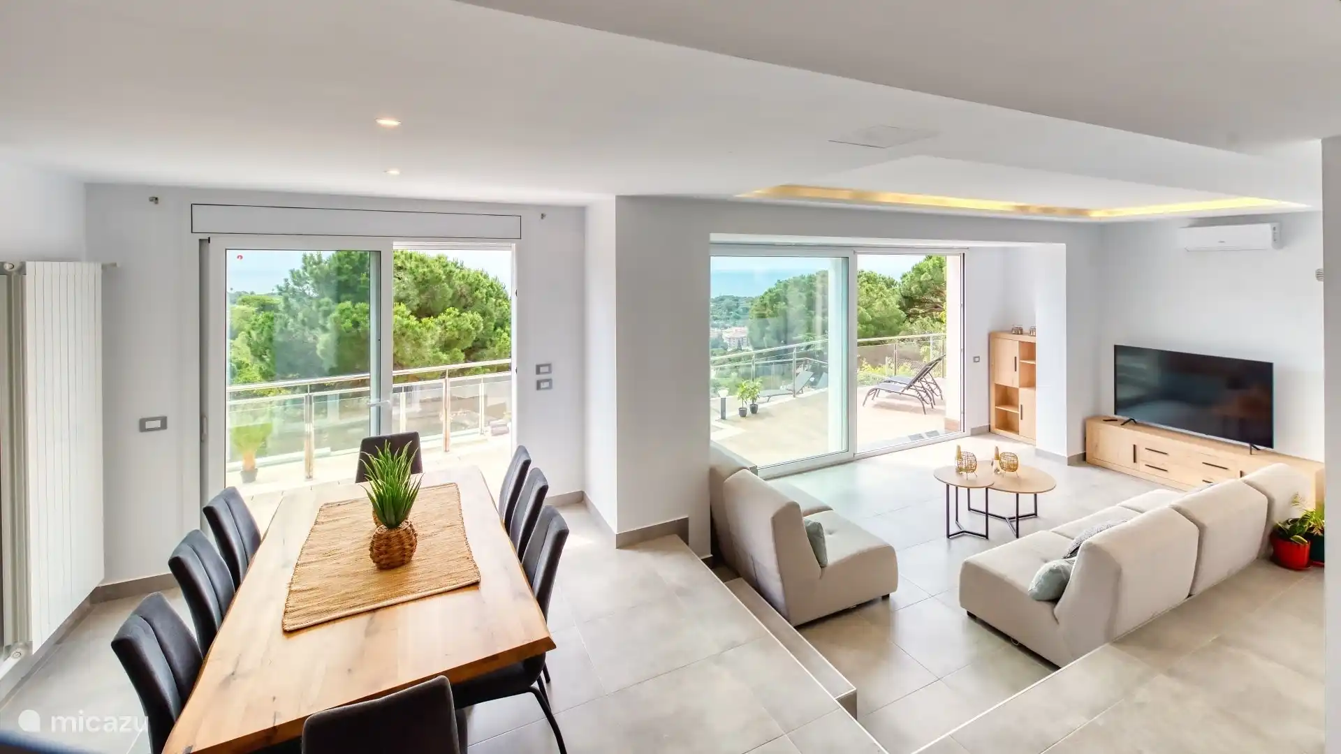 Treat yourself to a holiday in this luxury holiday home with spectacular views!