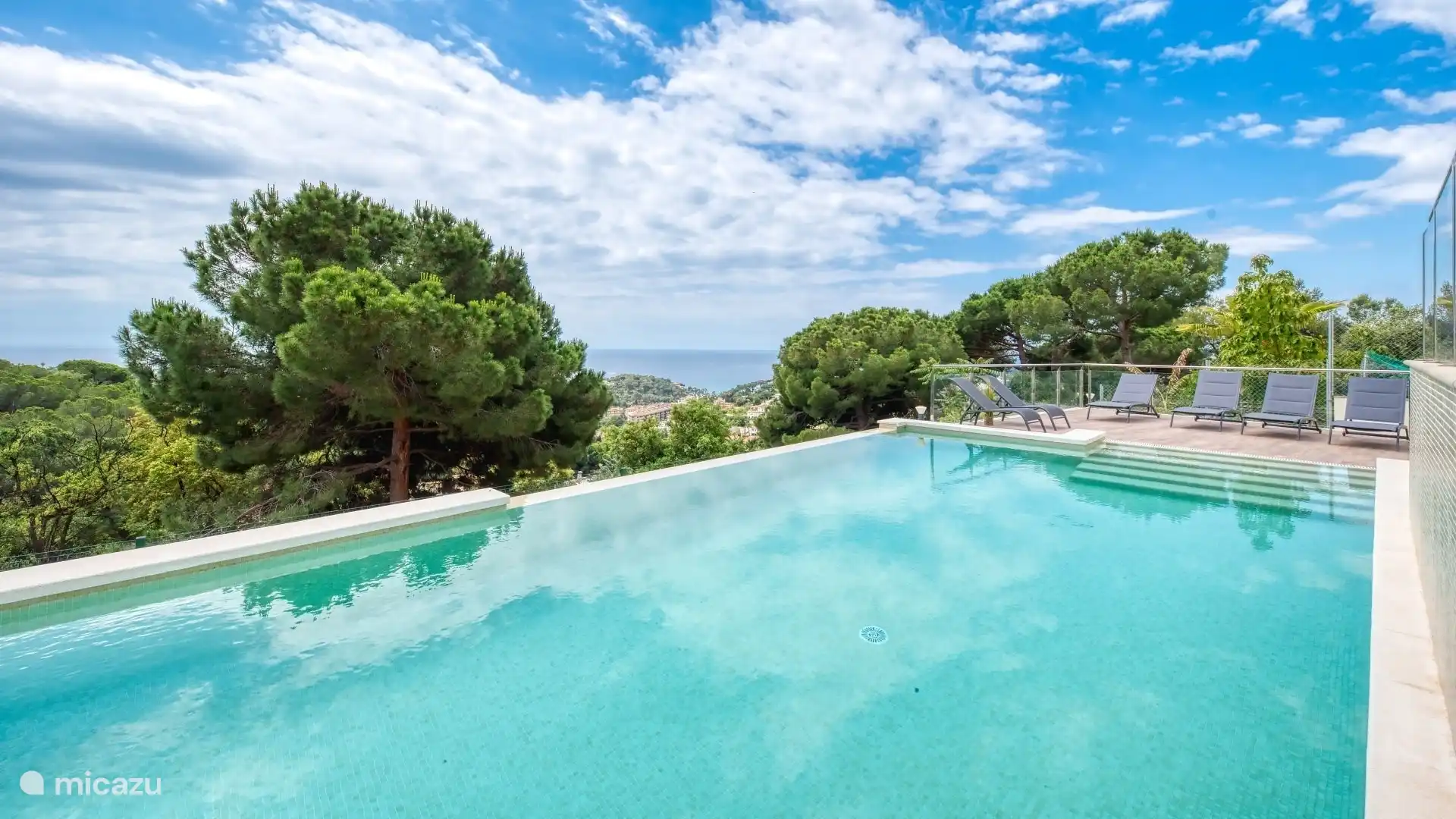 Treat yourself to a holiday in this luxury holiday home with spectacular views!