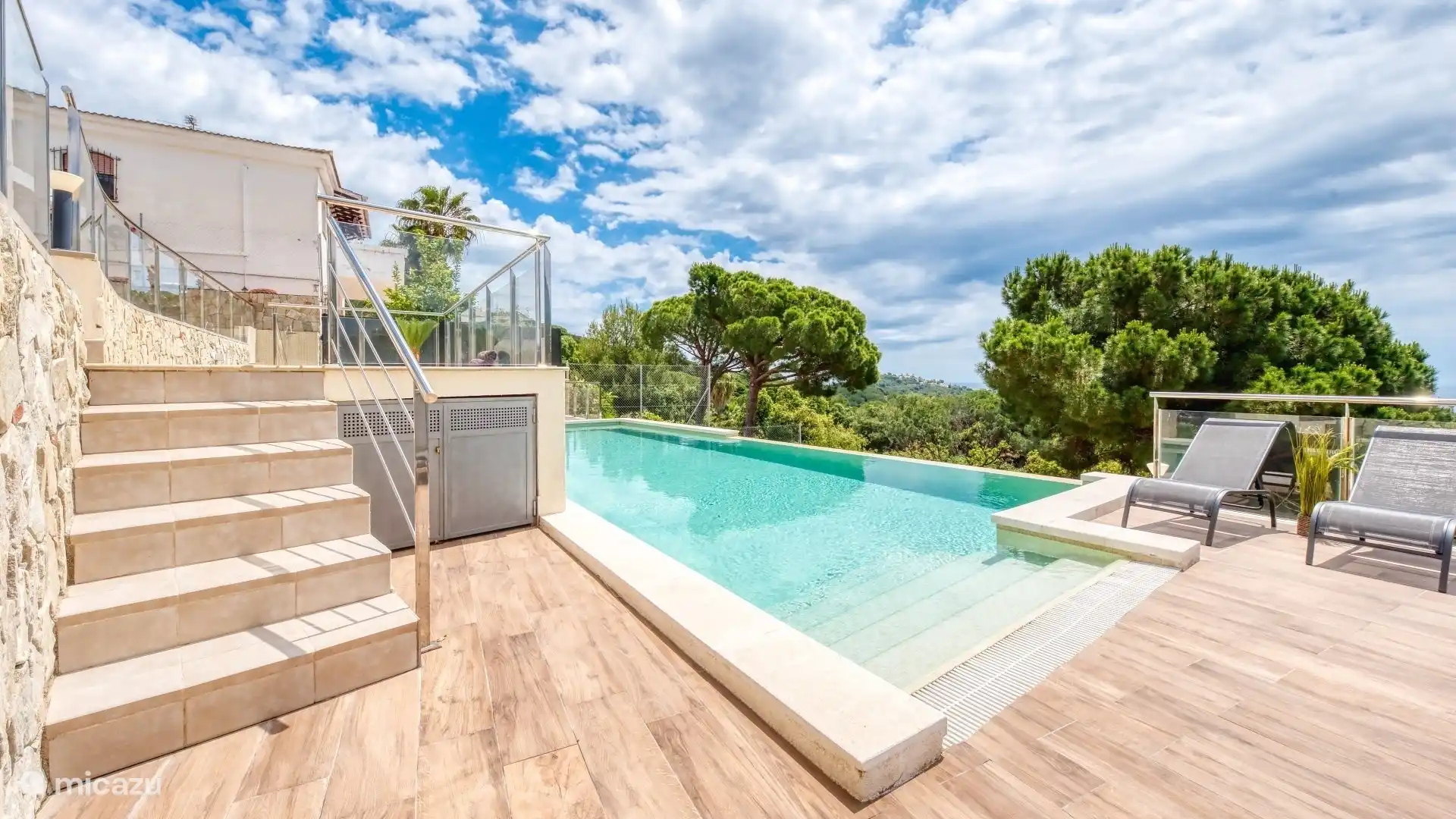 Treat yourself to a holiday in this luxury holiday home with spectacular views!