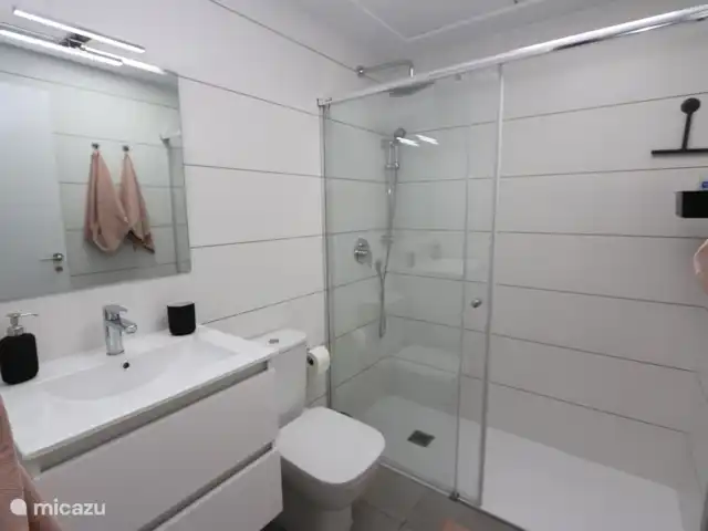 Zonnig appartement in Villamartin huren in Spanje, Costa Blanca, Villamartin - appartement Badkamer met inloopdouche