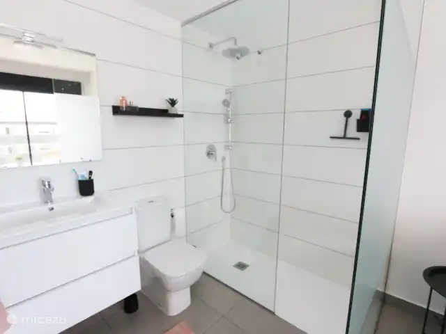 Zonnig appartement in Villamartin huren in Spanje, Costa Blanca, Villamartin - appartement Badkamer met inloopdouche