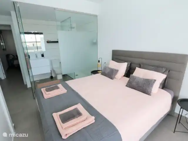 Zonnig appartement in Villamartin huren in Spanje, Costa Blanca, Villamartin - appartement Slaapkamer met tweepersoonsbed en badkamer