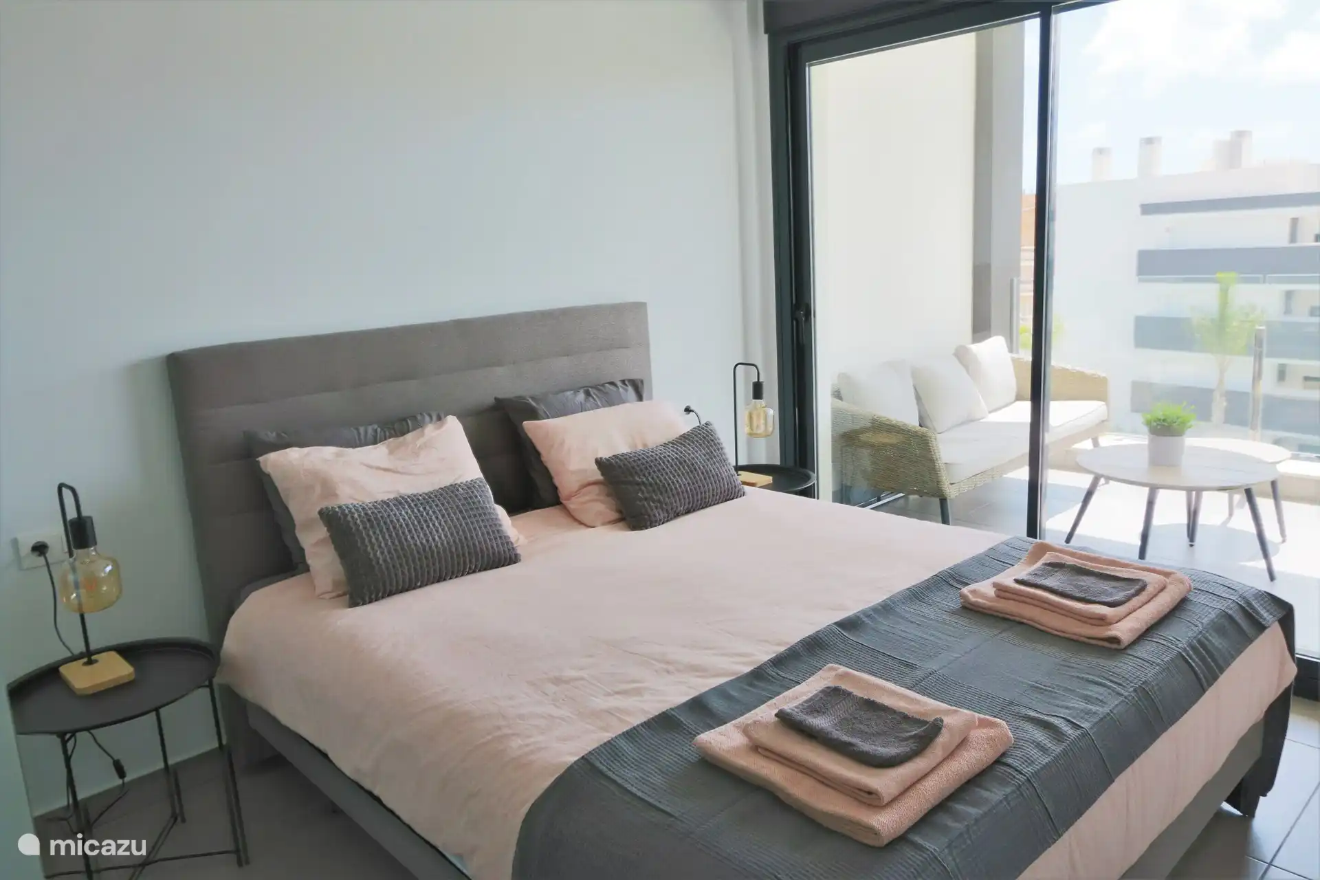 Chambre avec lit double