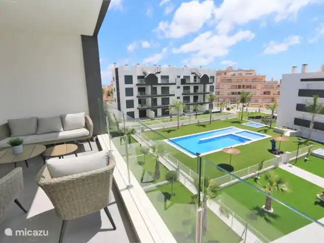 Zonnig appartement in Villamartin huren in Spanje, Costa Blanca, Villamartin - appartement Uitzicht op gezamenlijk zwembad vanaf balkon