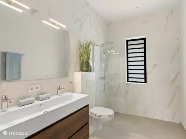 Nouveau! Penthouse de luxe @ Blue Bay | Curaçao, Curaçao-Centre, Blue Bay - penthouse Salle de bain partagée très spacieuse pour les chambres 1 et 2