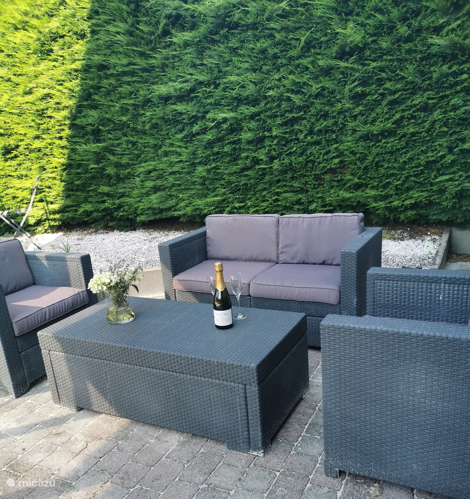 Su propia terraza privada con sala de estar