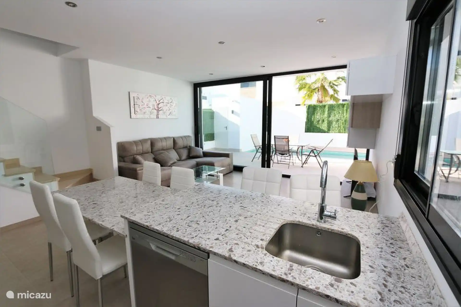 Villa moderna con piscina privada