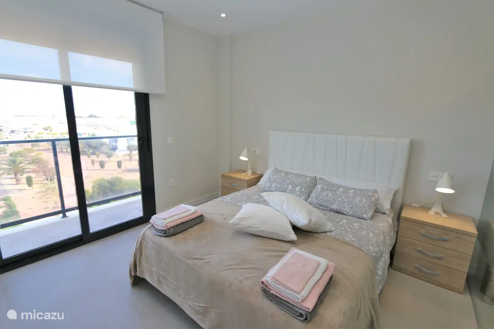 Schlafzimmer mit Doppelbett