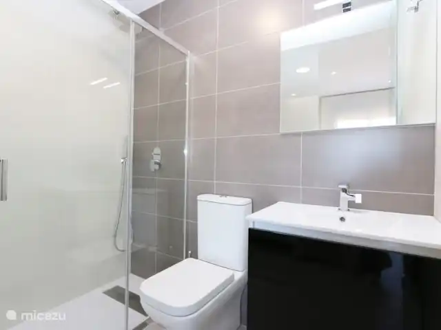 Location de Vacances Espagne, Murcia, San Pedro del Pinatar, appartement - Appartement avec vue mer au sud   Salle de bain avec douche à l’italienne