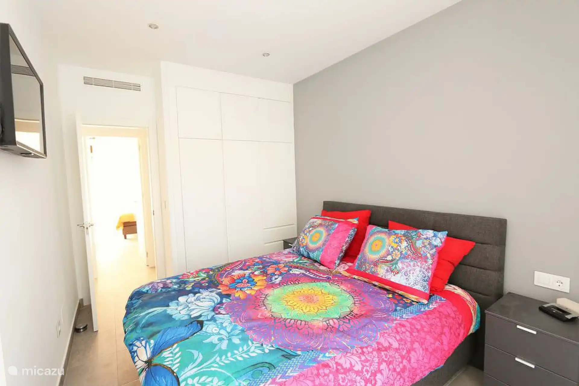 Schlafzimmer mit Doppelbett