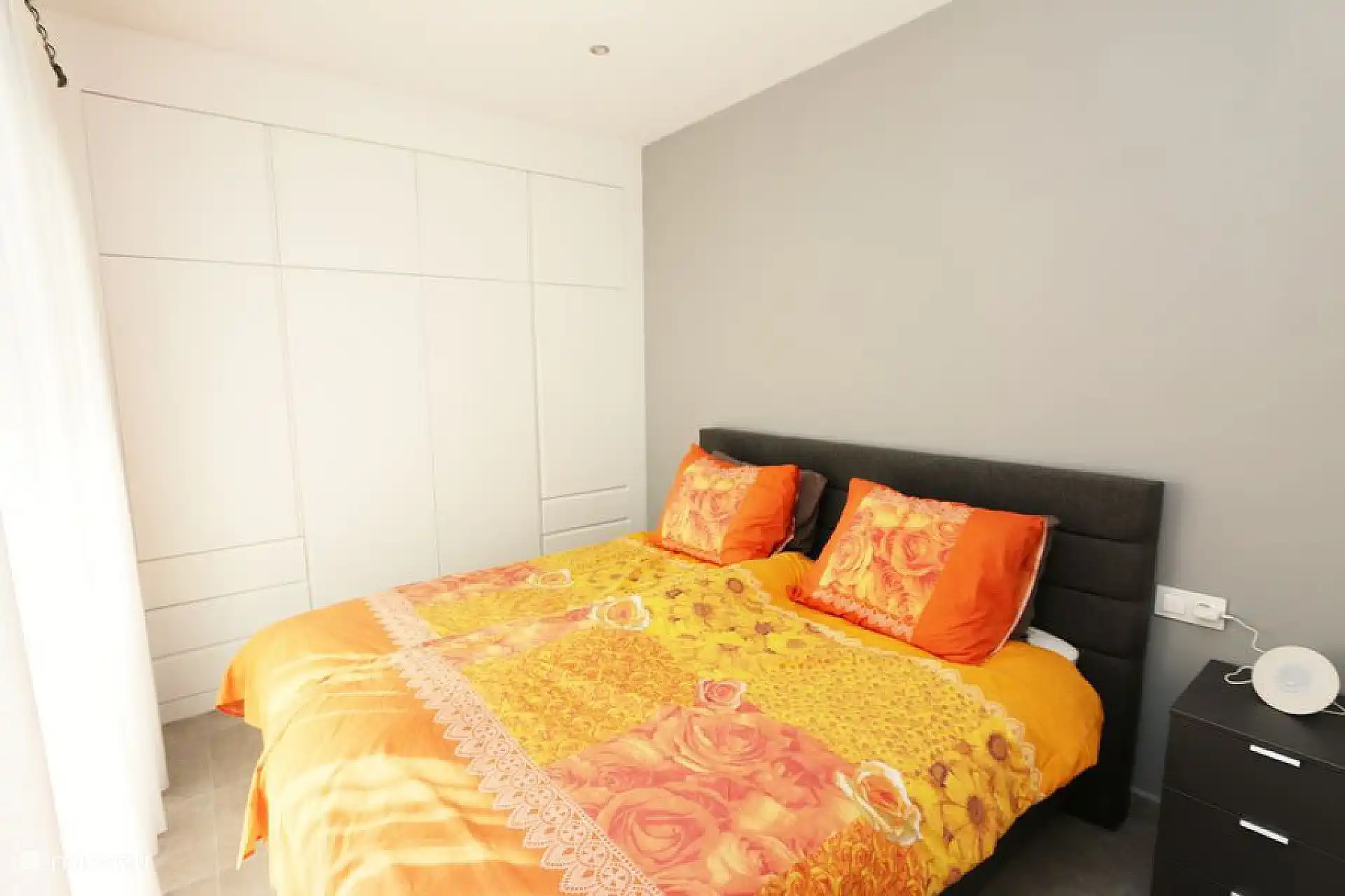 Schlafzimmer mit Doppelbett