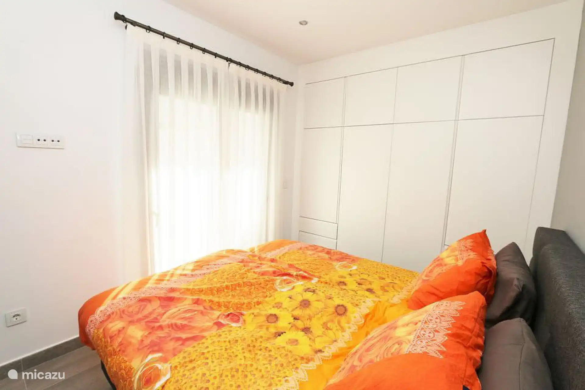 Schlafzimmer mit Doppelbett