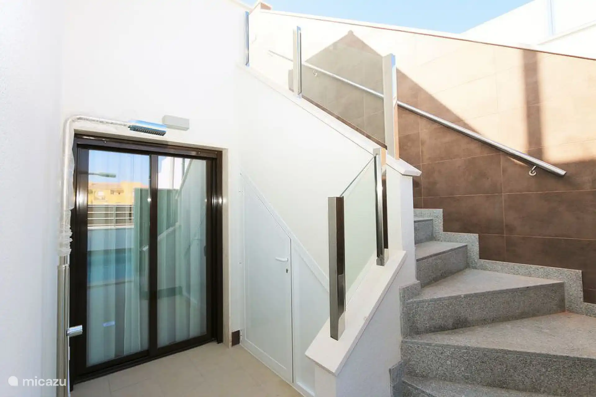 Moderner Bungalow mit privatem Pool