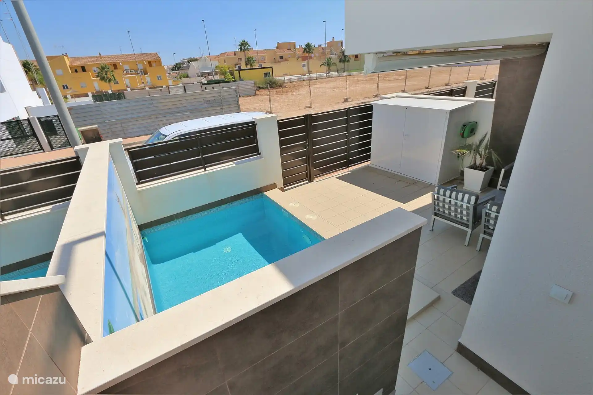 Moderner Bungalow mit privatem Pool