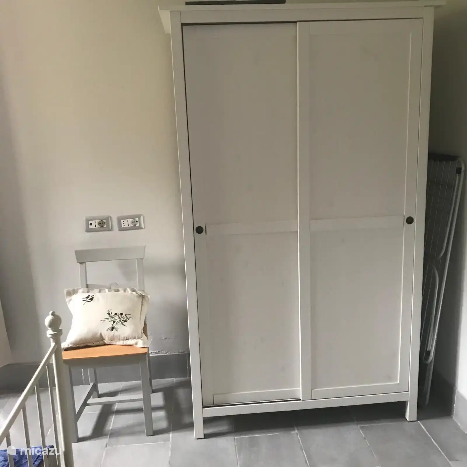 Kleiderschrank im Schlafzimmer