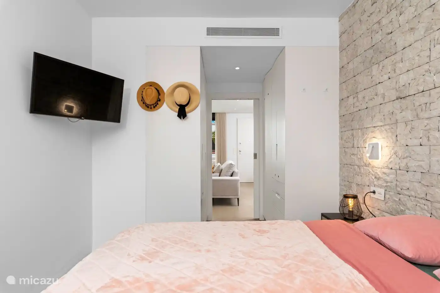 Schlafzimmer 1 mit eigenem Bad