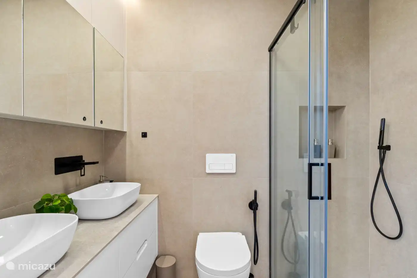 Eigenes Bad, Haartrockner, Shampoo und Duschgel verfügbar