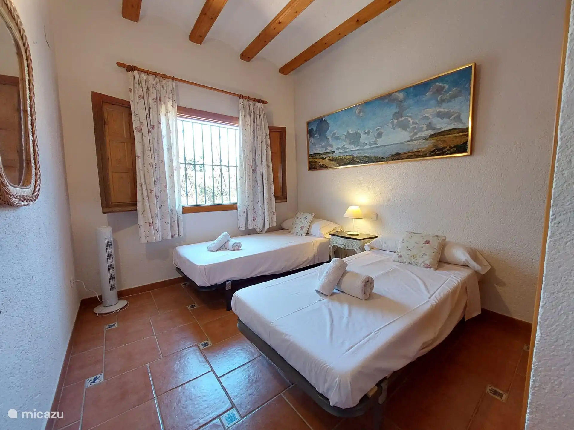 L’autre des deux chambres dispose de deux lits simples