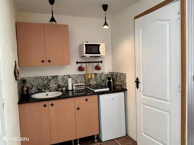 Casa Carla Andalucia - Studio Cabra | Espagne, Andalousie, Almogía - studio Cuisine avec porte donnant sur la salle de bain