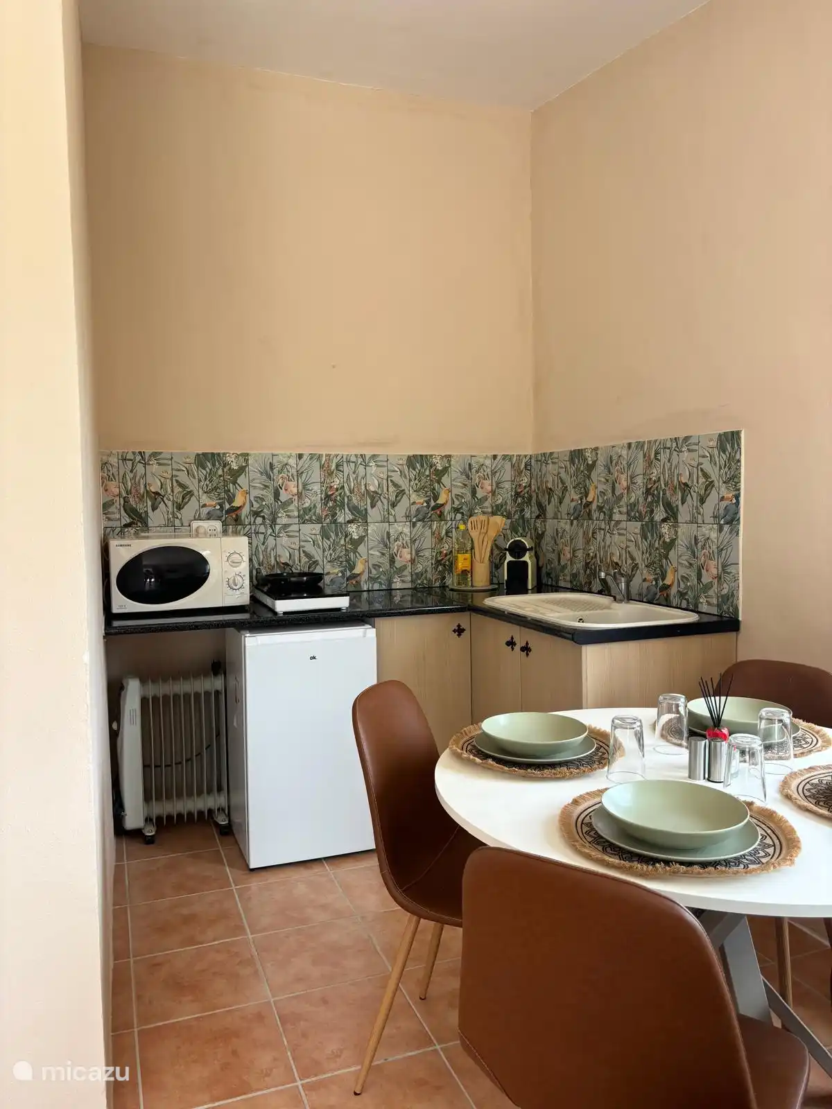 Kitchen and dining area Zorro