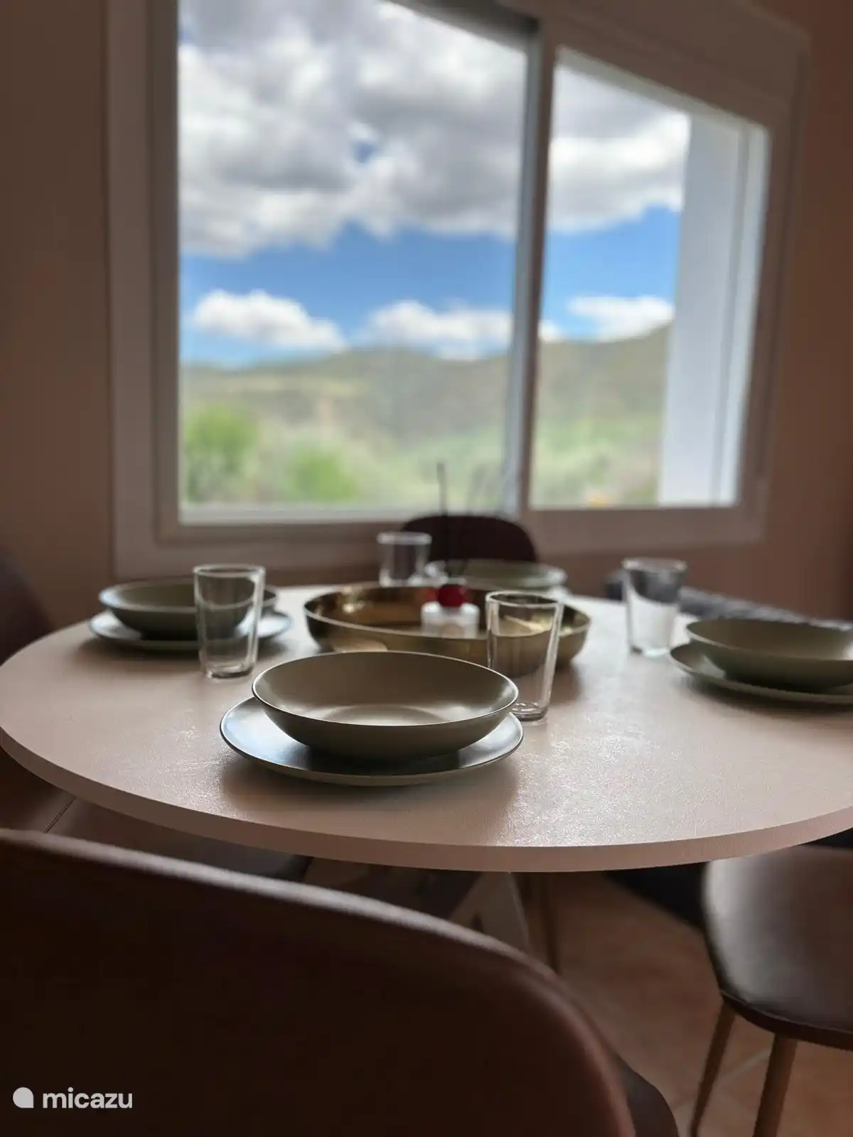 Dining table studio Zorro up to 4 people