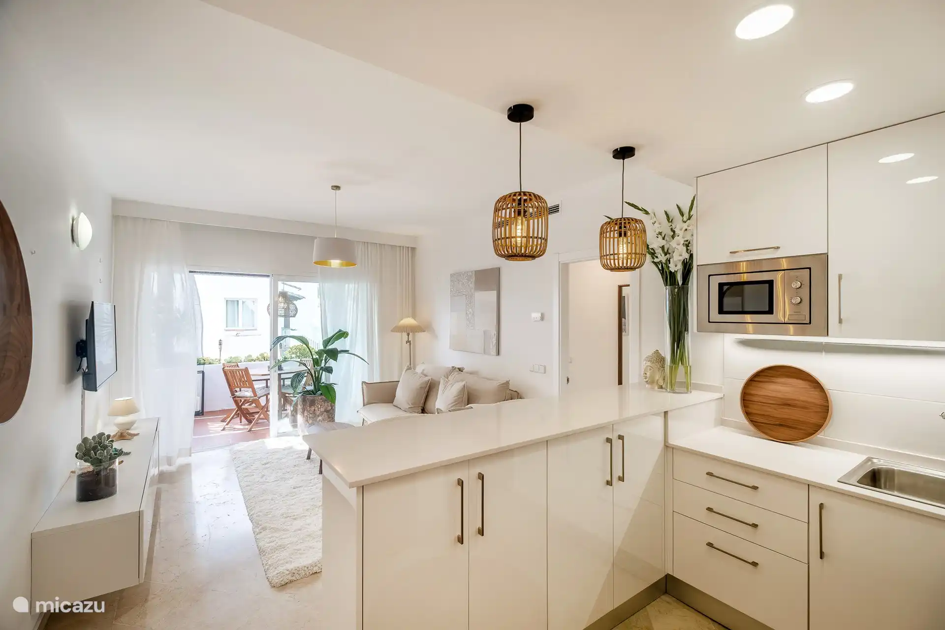 Küche und Wohnzimmer