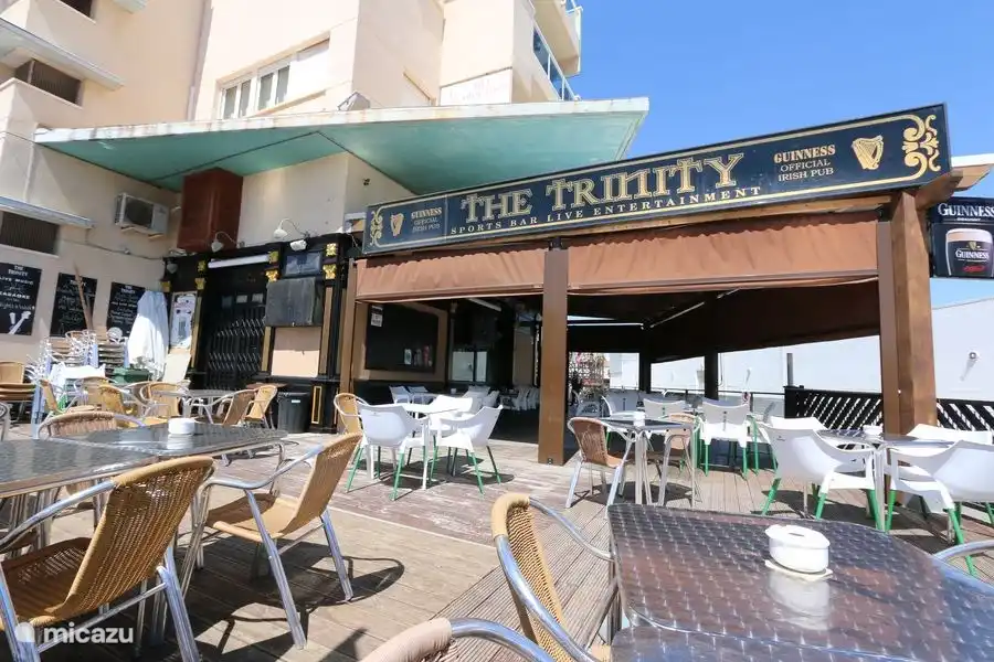 Drinking and dining options