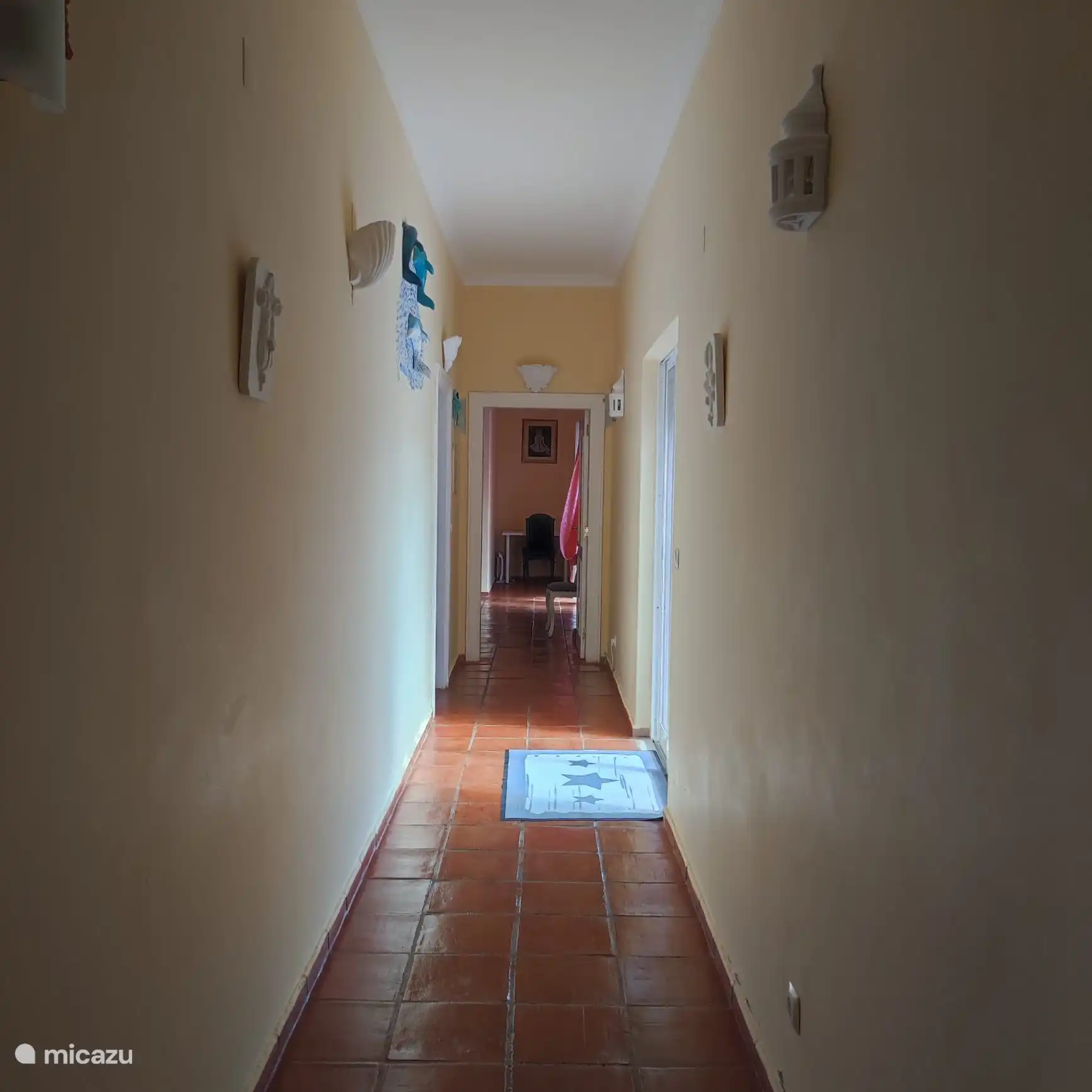 Une autre vue du couloir principal