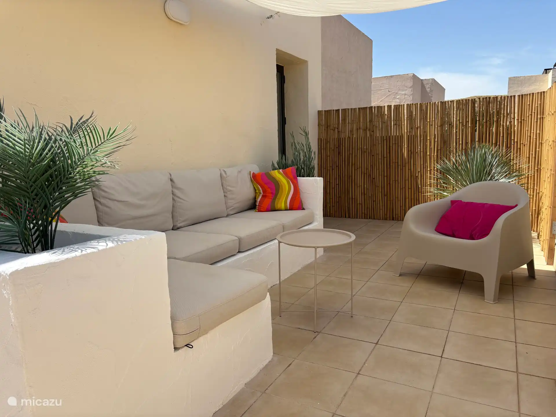 Sofá lounge en la terraza de la azotea