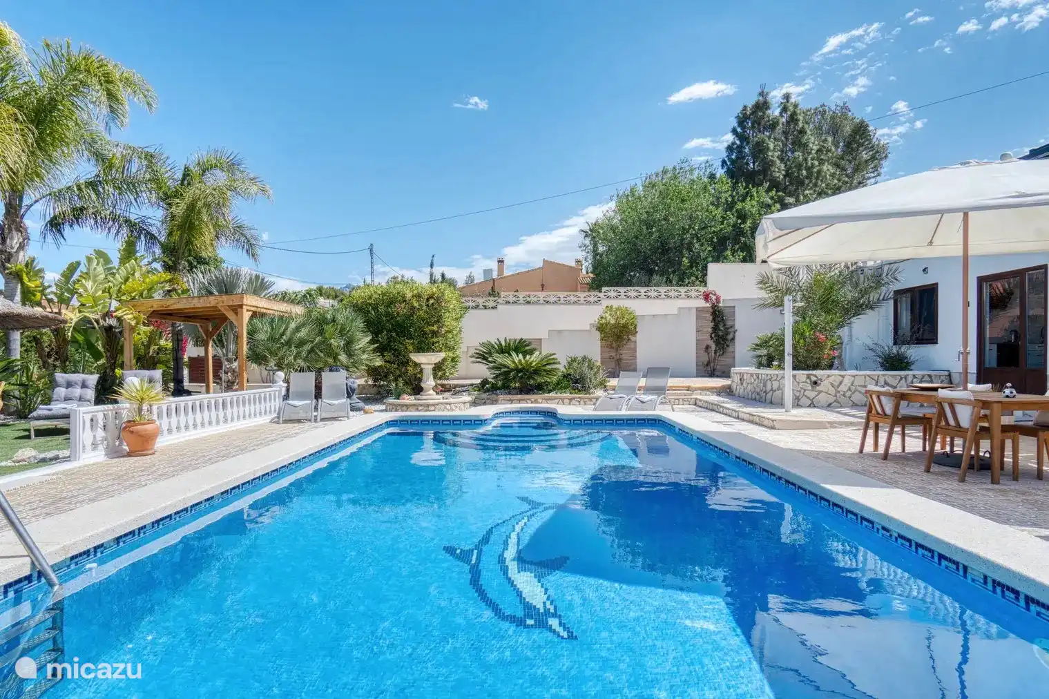 Schwimmbad aus Bäumen