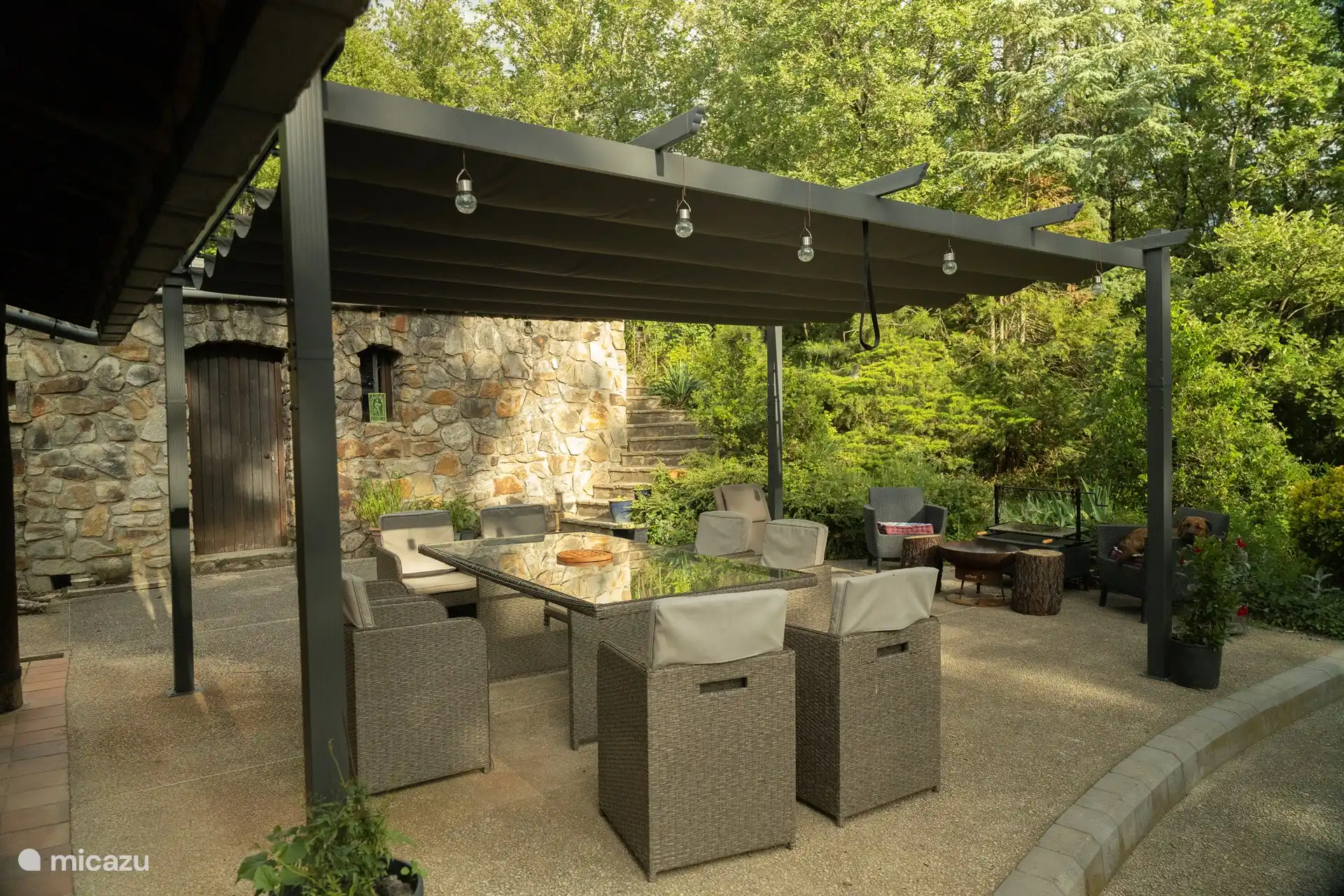 Terrasse und Grill