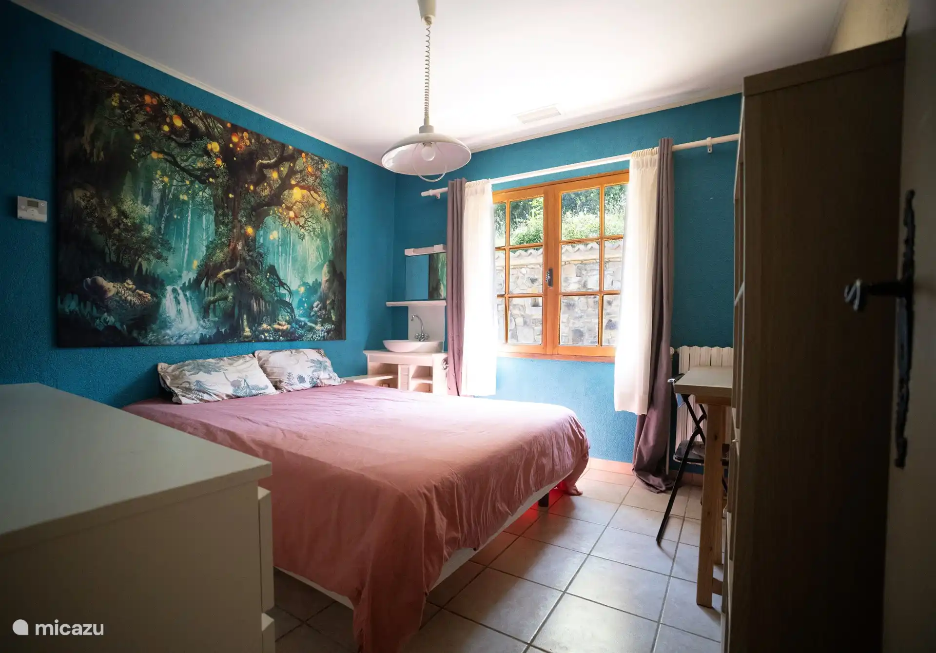 Schlafzimmer 3 mit Waschbecken, mit 2 Einzelbetten oder einem Doppelbett 180cm, Klimaanlage und Heizung