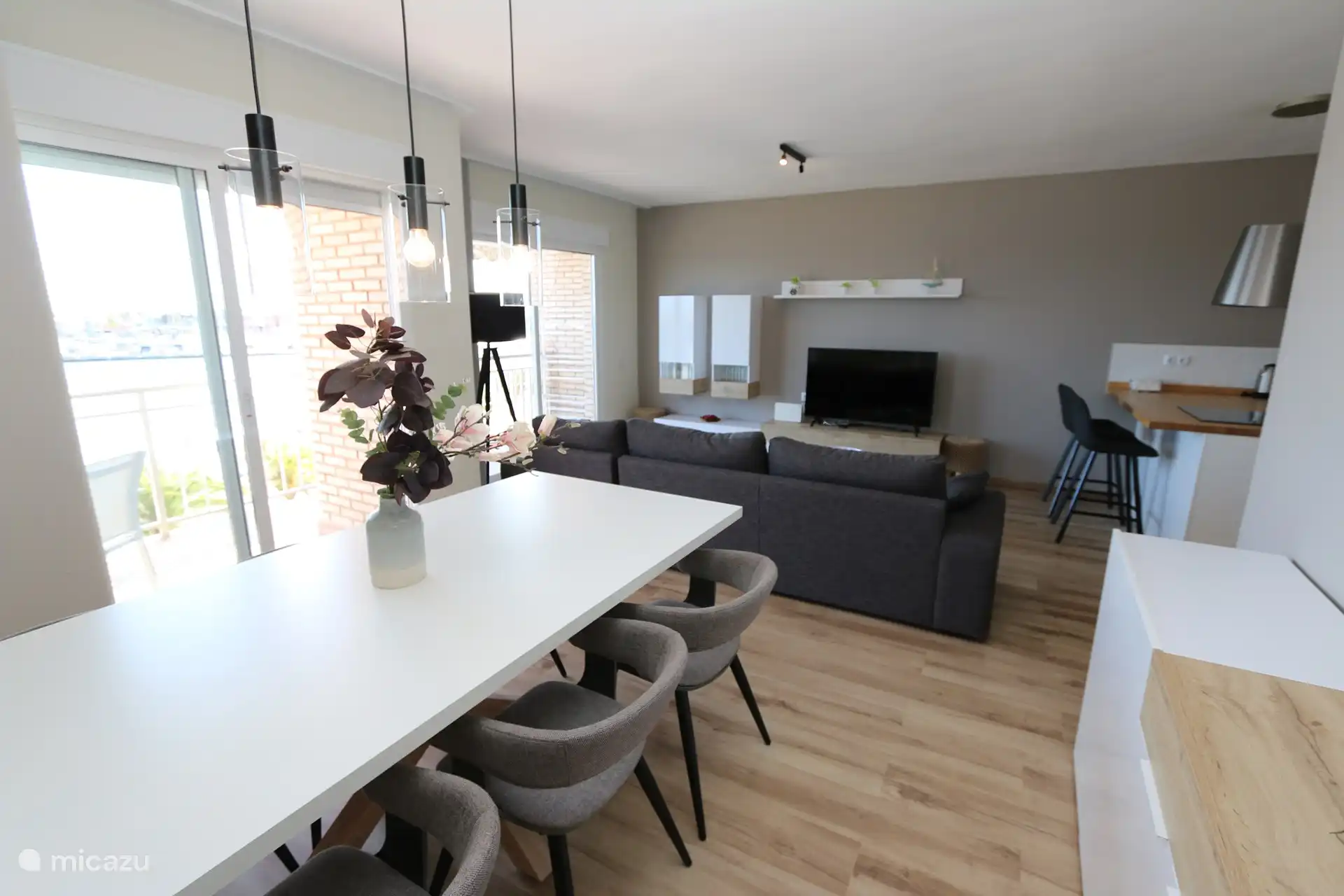 Essbereich + Wohnzimmer + Küche