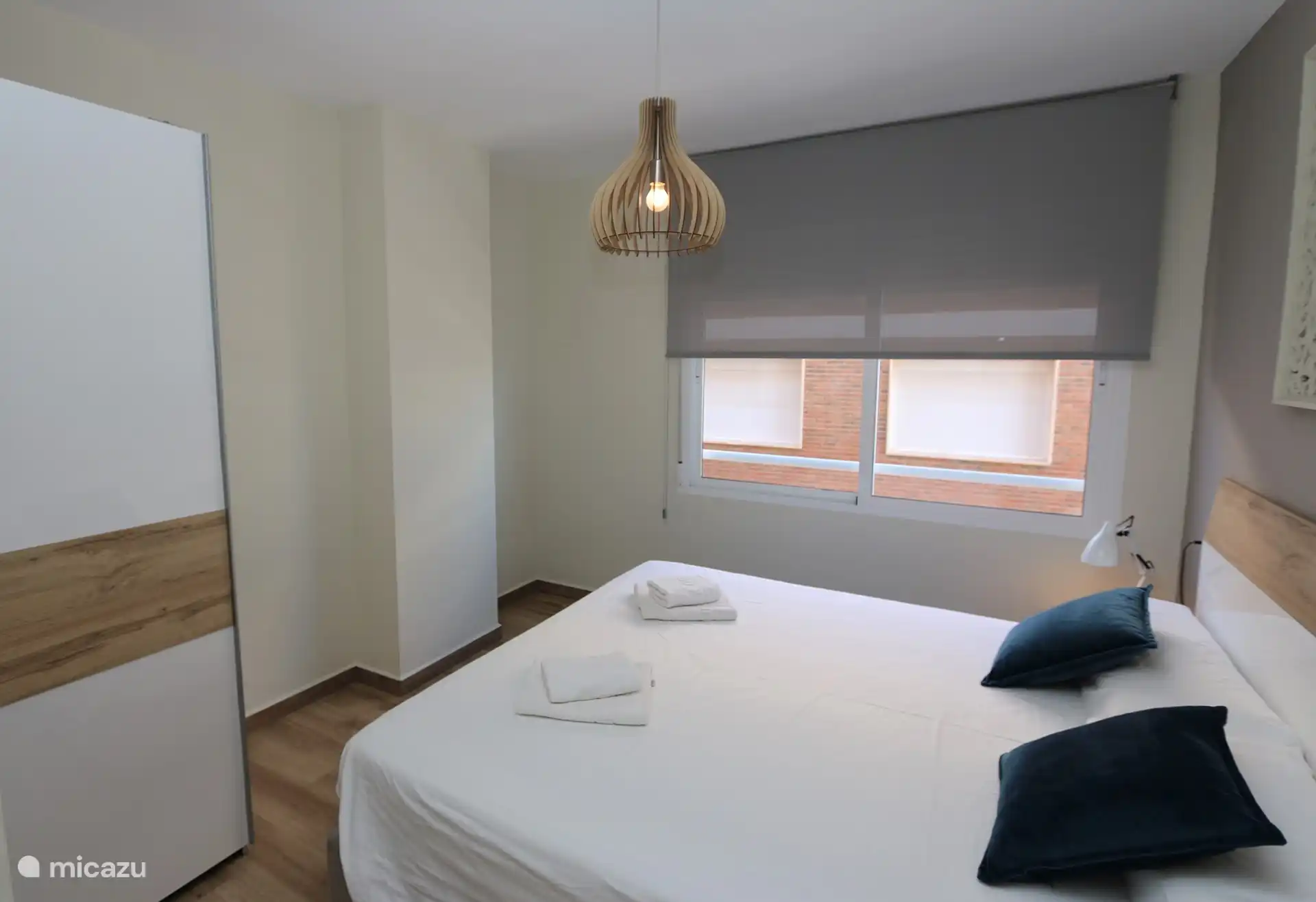 Schlafzimmer mit Doppelbett