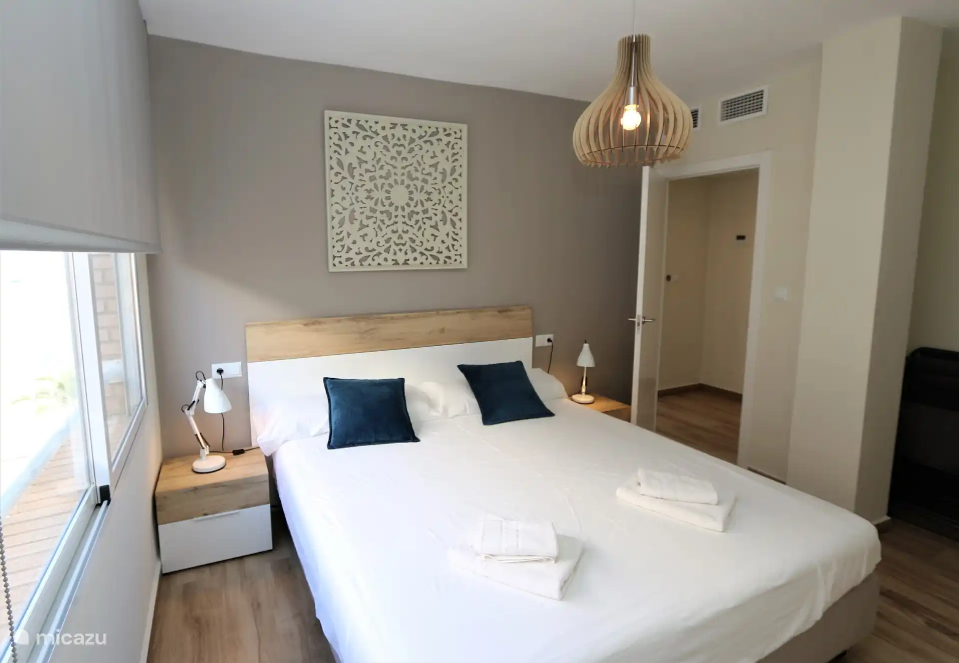 Schlafzimmer mit Doppelbett