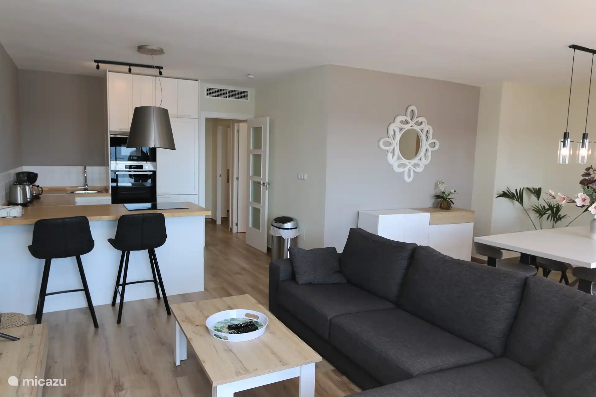 Wohnzimmer + Essbereich + Küche