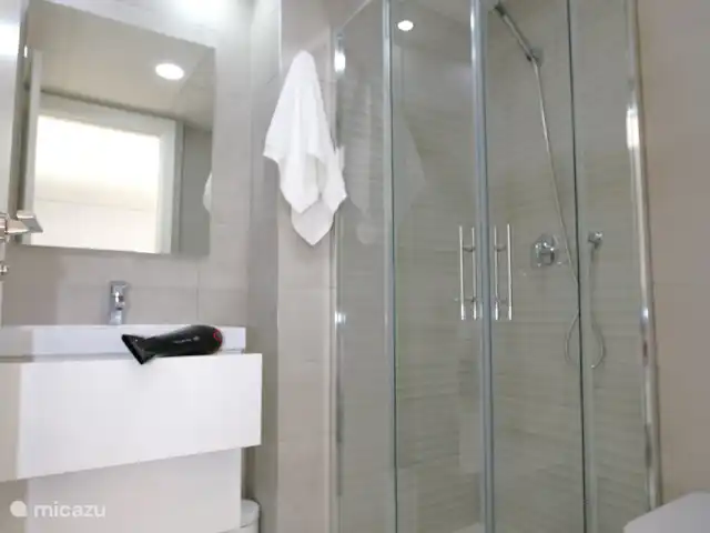 Appartement en résidence à Flamenca Village  | Espagne, Costa Blanca, Orihuela Costa - appartement Salle de bain avec douche à l’italienne