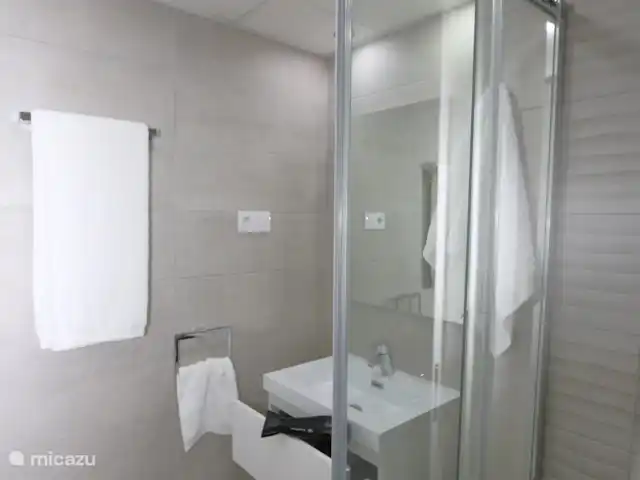 Appartement en résidence à Flamenca Village  | Espagne, Costa Blanca, Orihuela Costa - appartement Salle de bain avec douche à l’italienne