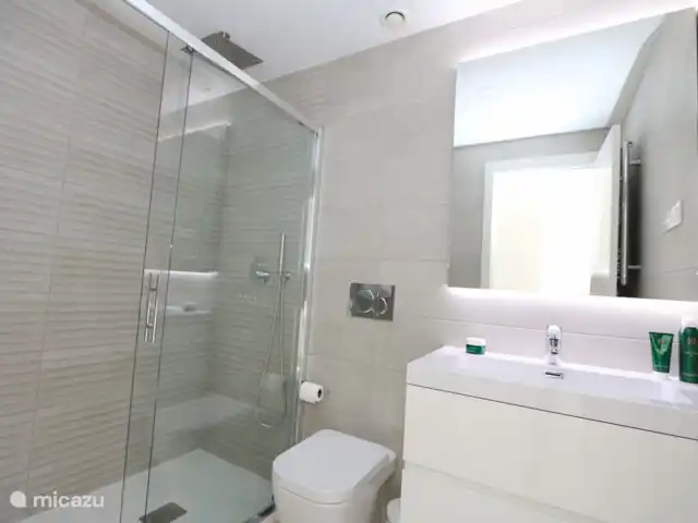 Appartement en résidence à Flamenca Village  | Espagne, Costa Blanca, Orihuela Costa - appartement Salle de bain avec douche à l’italienne
