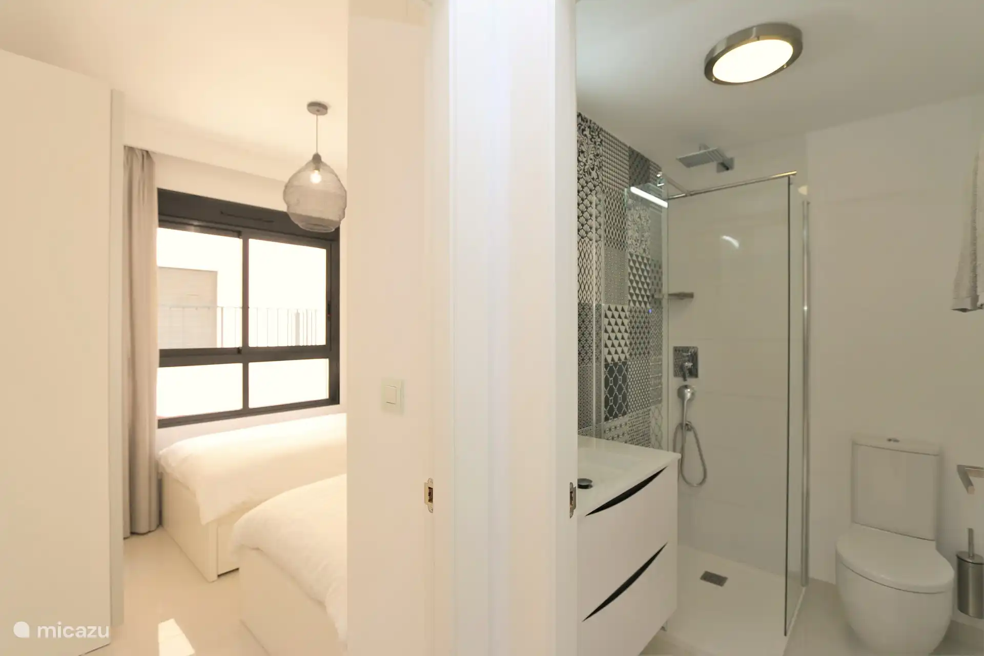 Schlafzimmer + Badezimmer